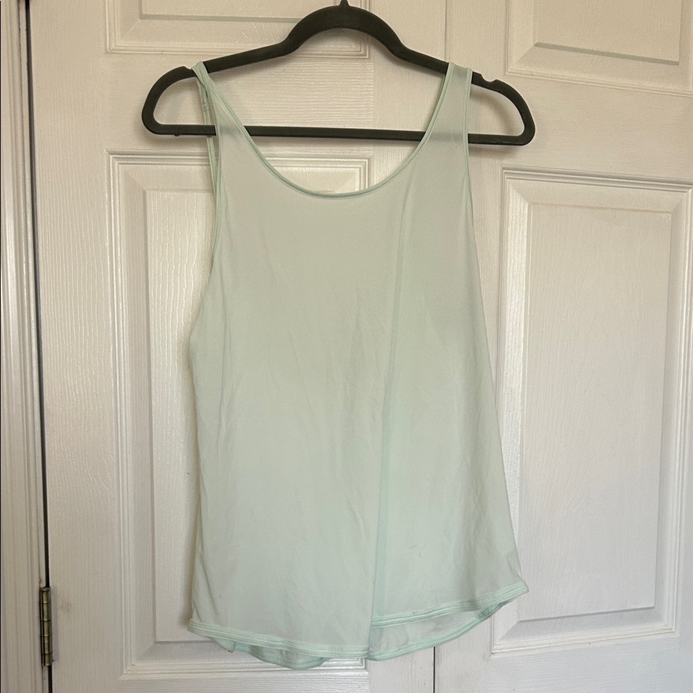 Lululemon mint green run top size 6 like new